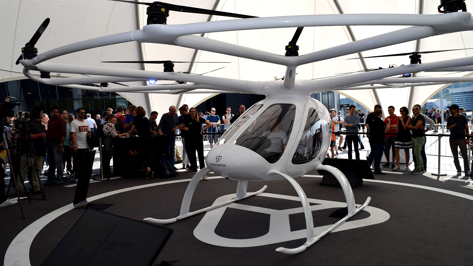 Flugtaxi in Stuttgart Erster öffentlicher Volocopter Flug in Europa