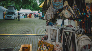 Nachhaltigkeit und Handmade-Artikel: Der Übermorgen-Markt auf dem Kesselfestival war in diesem Jahr weniger gut besucht. (Foto: STUGGI.TV)
