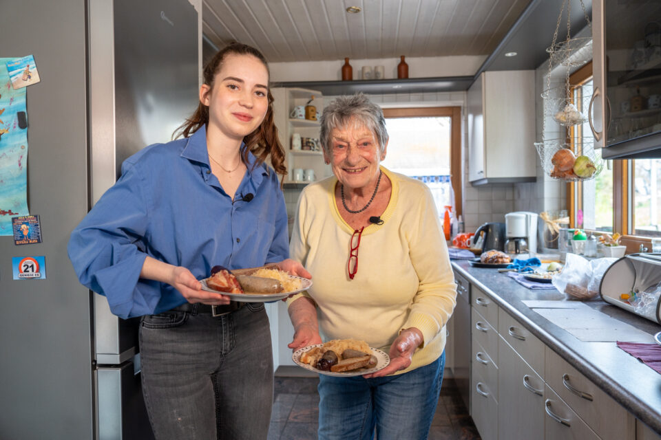 Oma kocht schwäbisch - Schlachtplatte mit Sauerkraut - STUGGI.TV