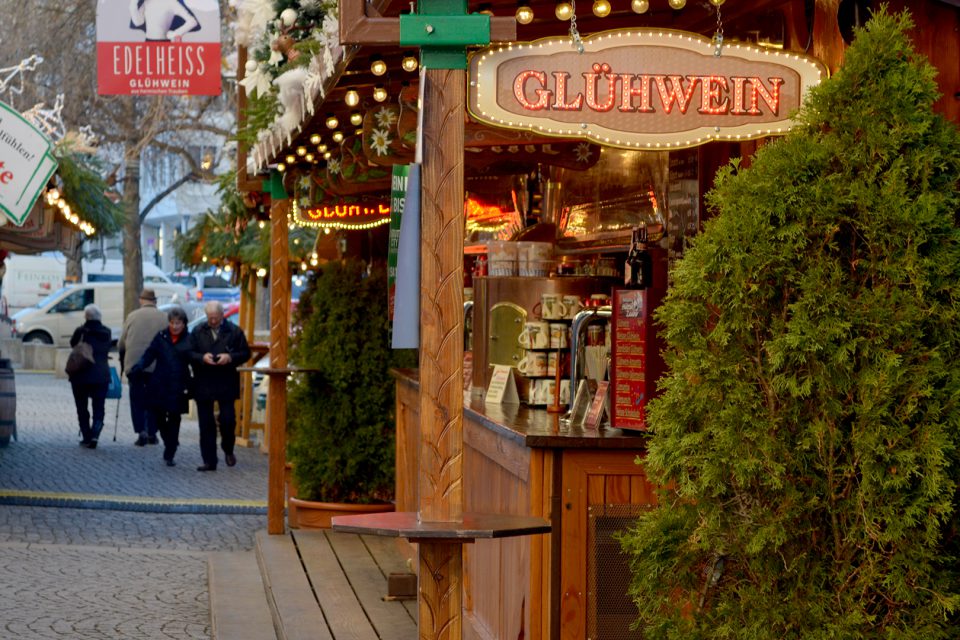 Lichterglanz und Glühwein: Stuttgarter Weihnachtsmarkt ist gestartet 